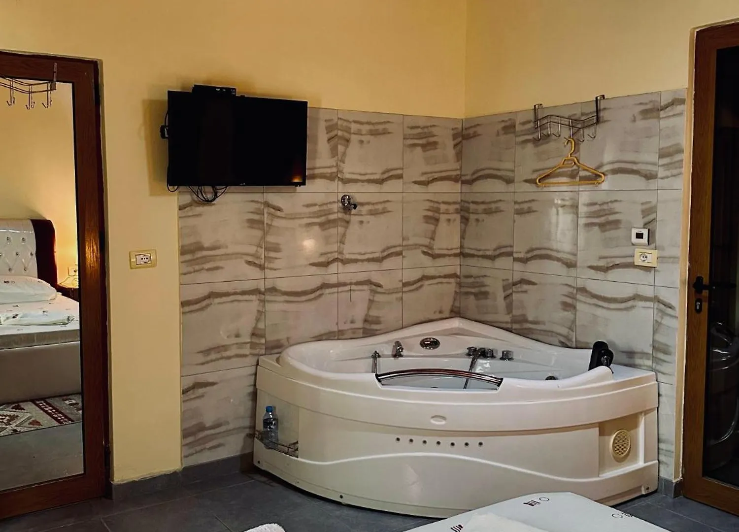 Отель Wood House 2024 Bajram Curri
