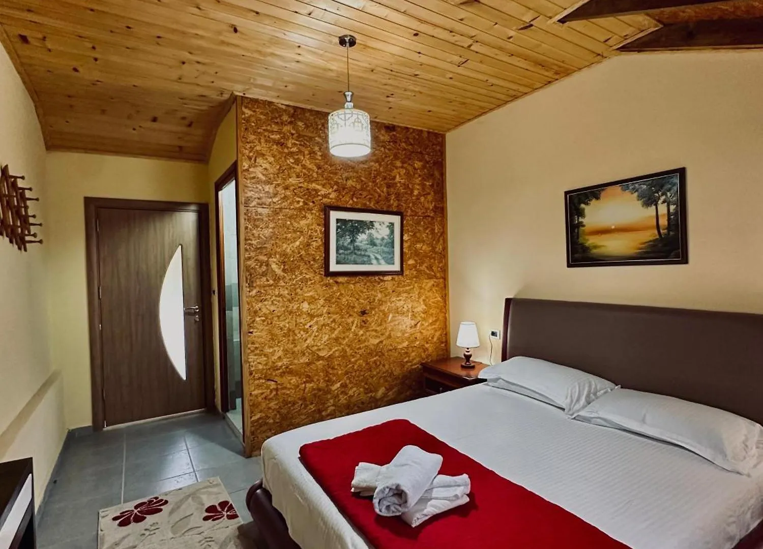 فندق Wood House 2024 Bajram Curri 0*,