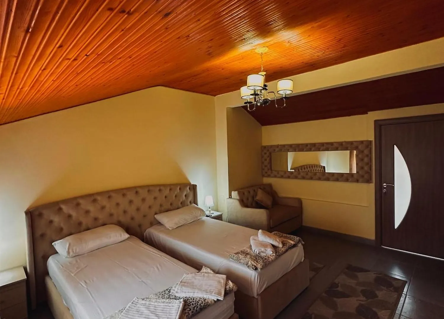 فندق Wood House 2024 Bajram Curri بيت ضيافة