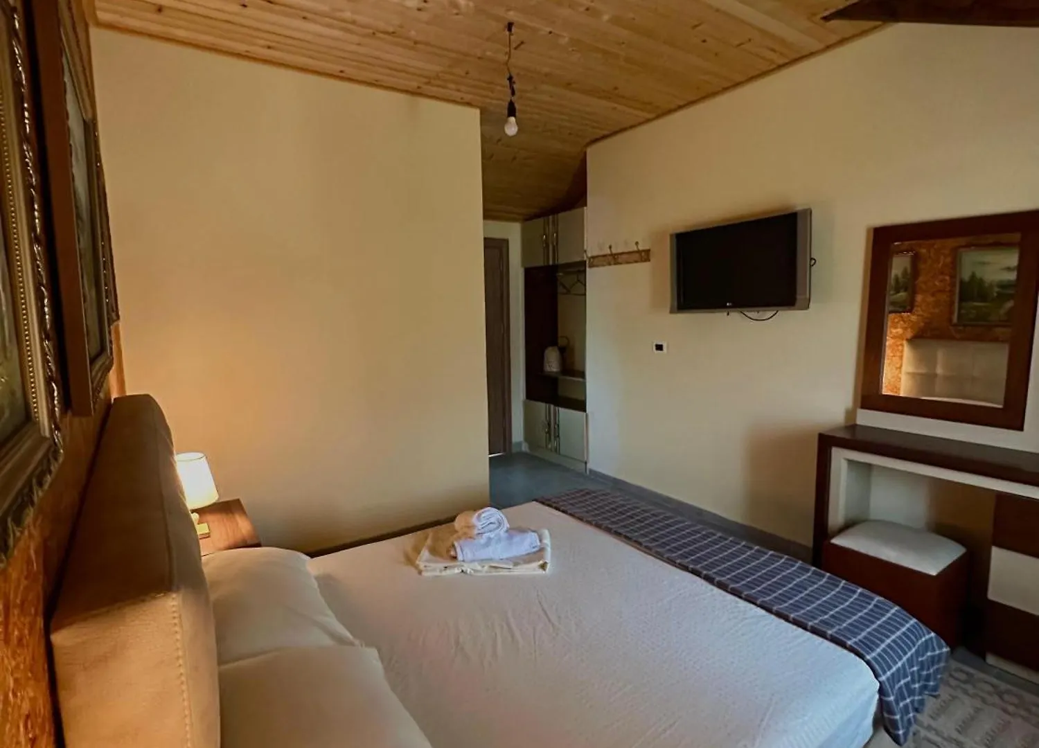 بيت ضيافة فندق Wood House 2024 Bajram Curri ألبانيا